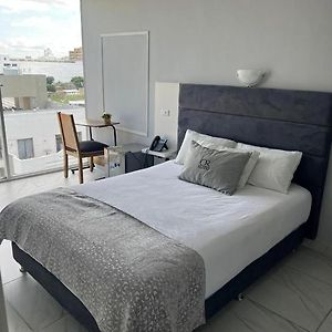 Hotel Or Suites